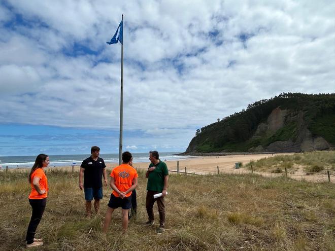 EN IMÁGENES: Izado de la bandera azul en Rodiles