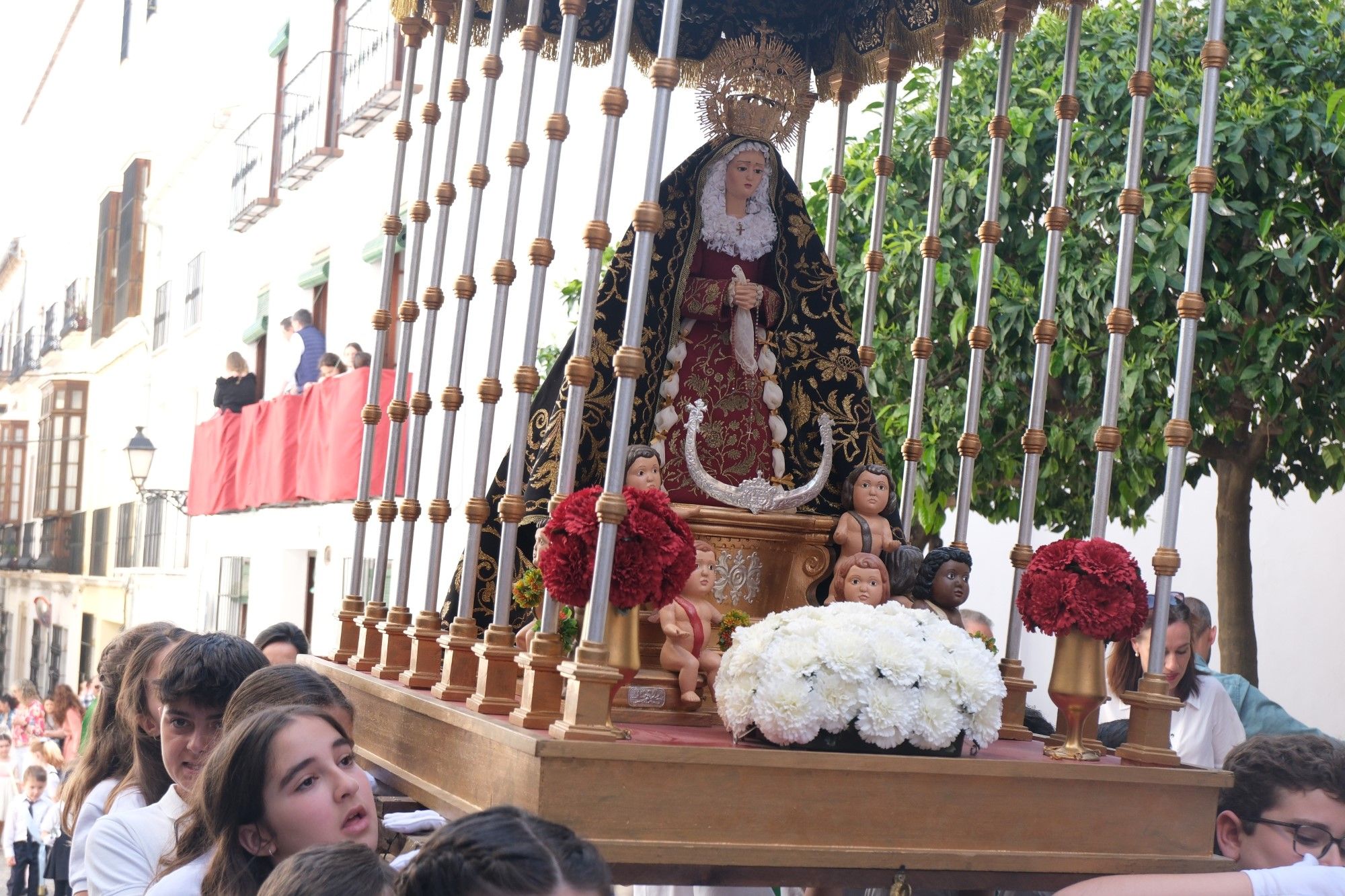 Concentración de tronos chicos en Antequera