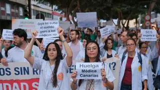Los sindicatos médicos piden que el director del SCS no lidere las negociaciones de la huelga: "Hemos perdido la confianza"