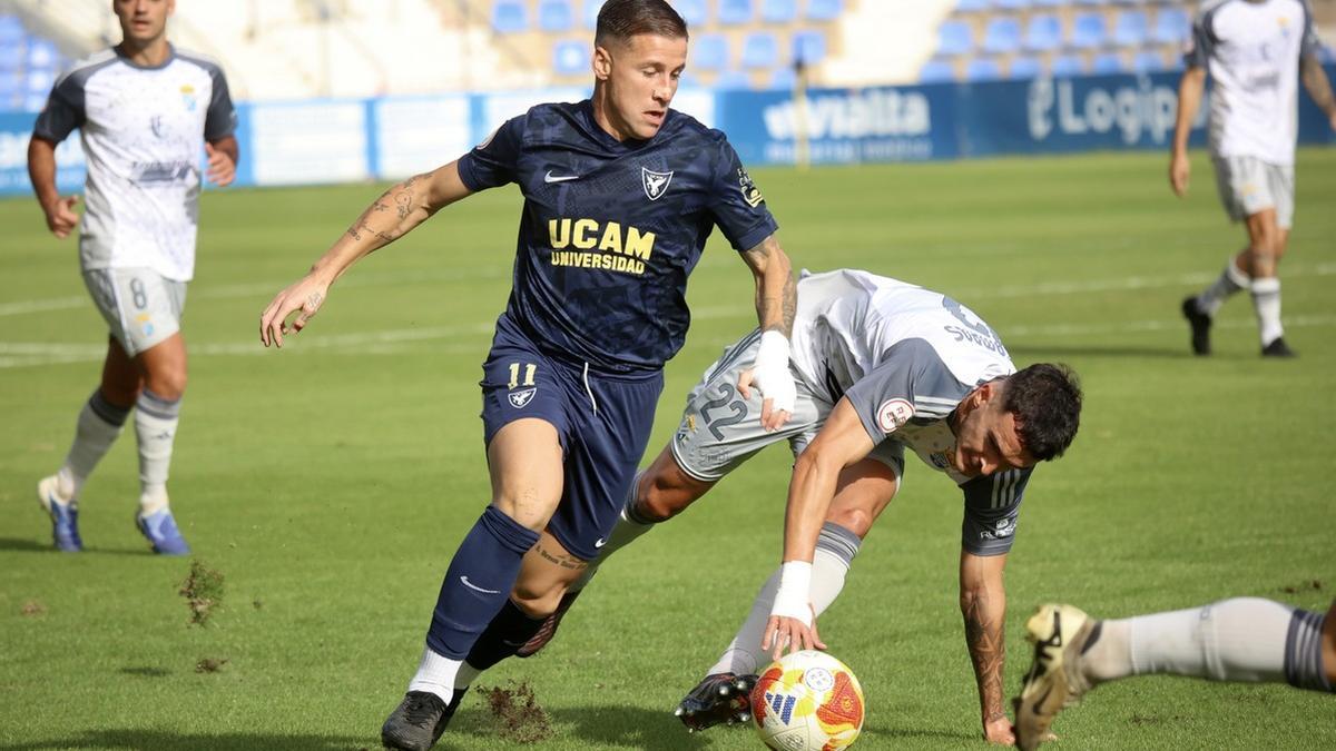Dani Aquino, del UCAM Murcia, durante un partido esta temporada en Segunda RFEF.