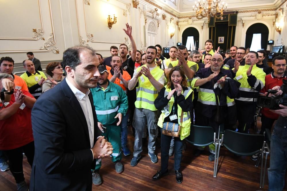 Prórroga de Ence | Los trabajadores de la pastera llevan sus protestas a la Diputación