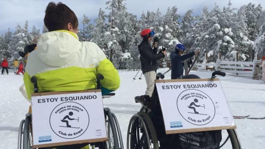 La Diputació de València apoya el esquí adaptado para personas con diversidad funcional.