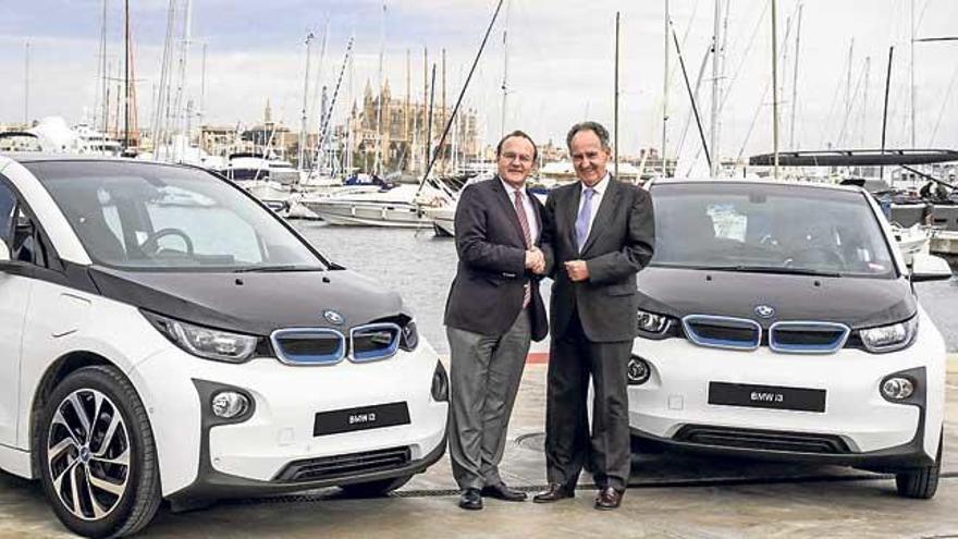 Javier Sanz (d), presidente del RCNP y Guenther Seemann (I), presidente de BMW Group España y Portugal.