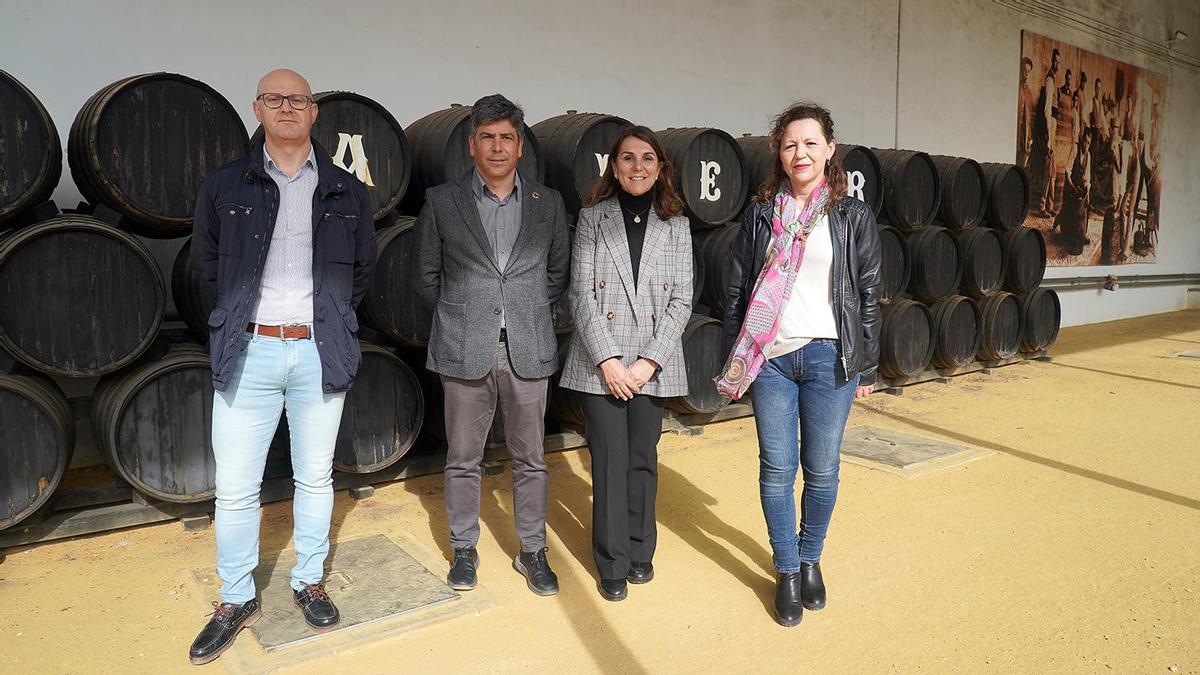 El alcalde y miembros de la Fundación Alvear en la presentación del acto y jornadas.