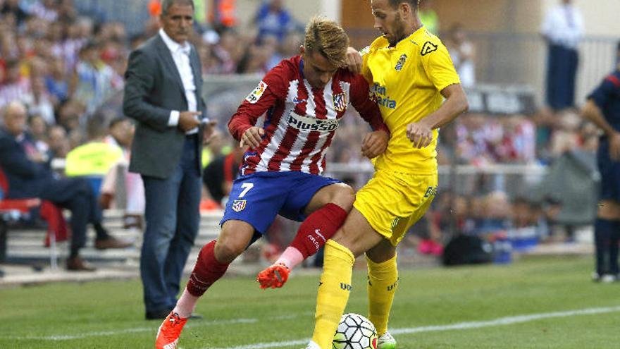 Javi Castellano, ante Griezmann.