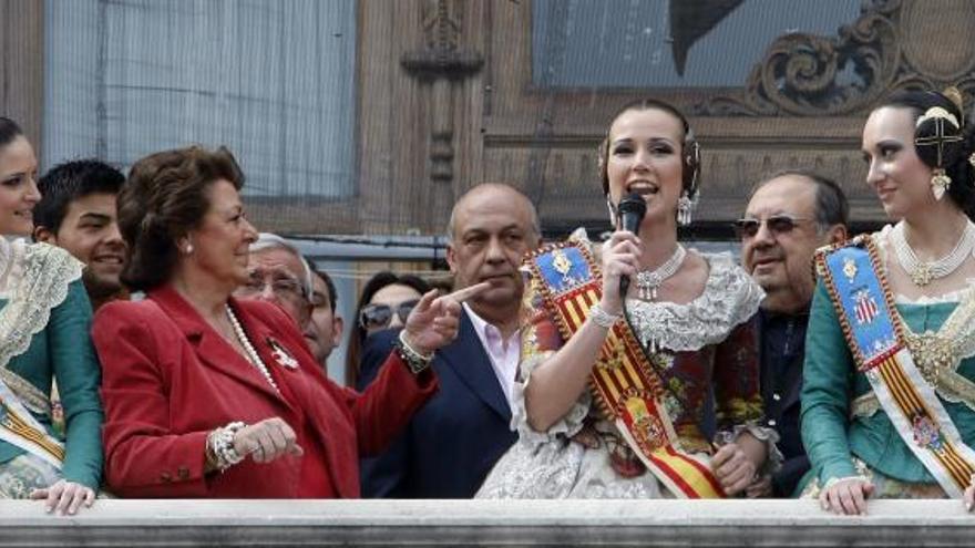 La fallera mayor, ayer en el Balcón del ayuntamiento.