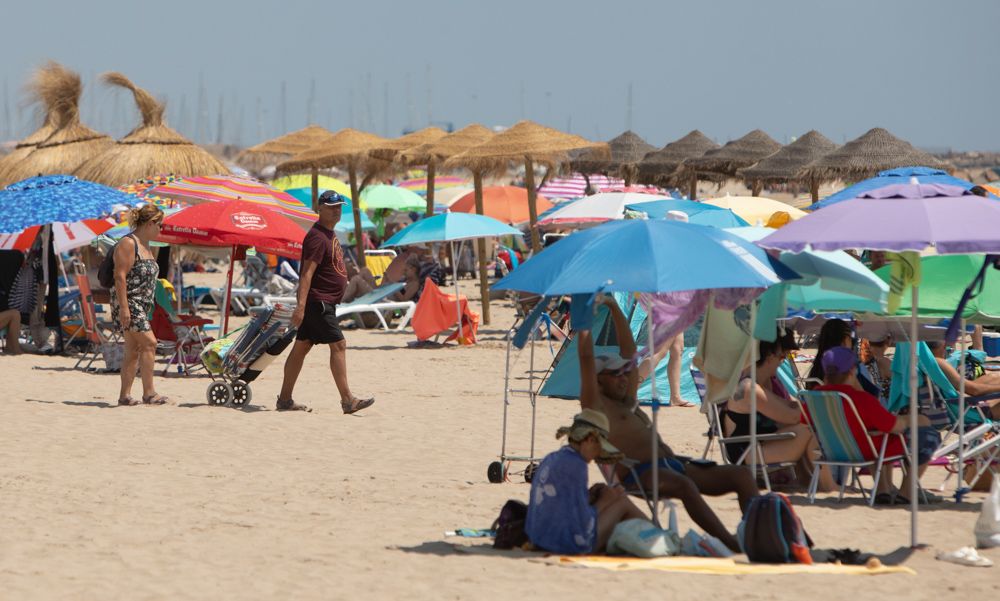 Éxodo a la playa del Port de Sagunt