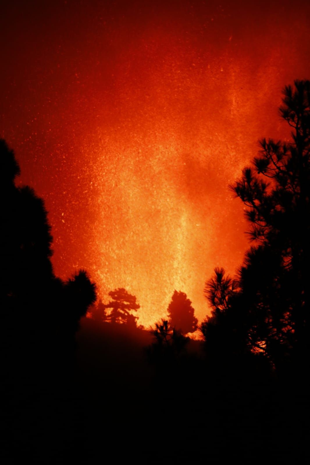 Erupción volcánica: la lava de noche