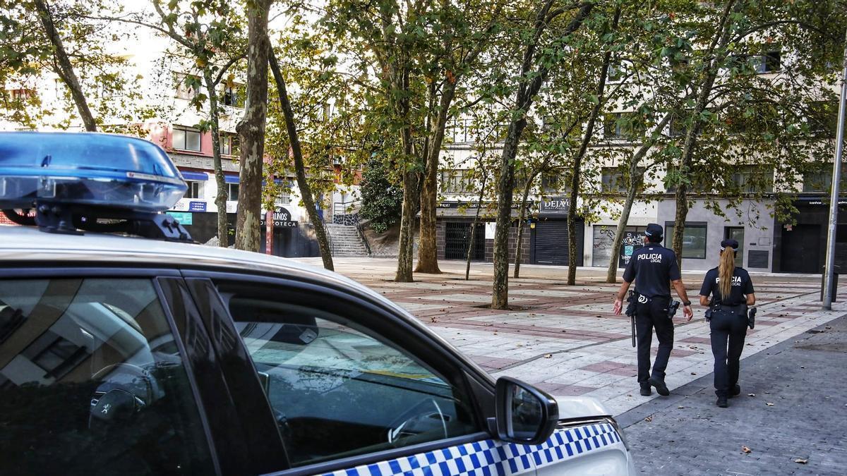 Policías locales en La Madrila cacereña.