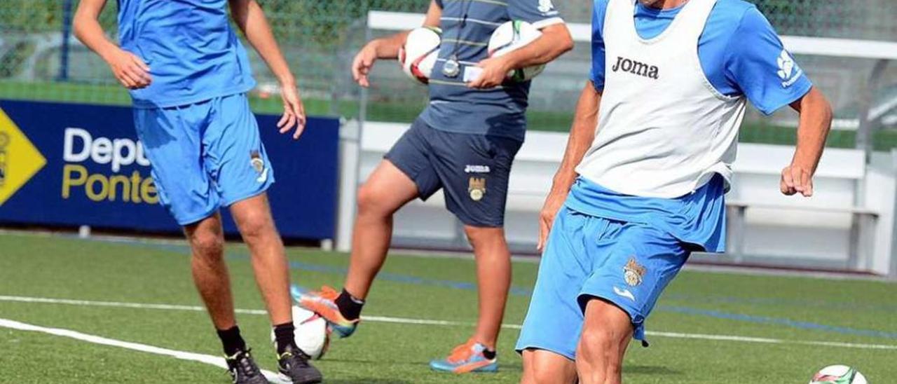 Los defensas Bruno Rivada y Capi durante un entrenamiento en Príncipe Felipe // Rafa Vázquez