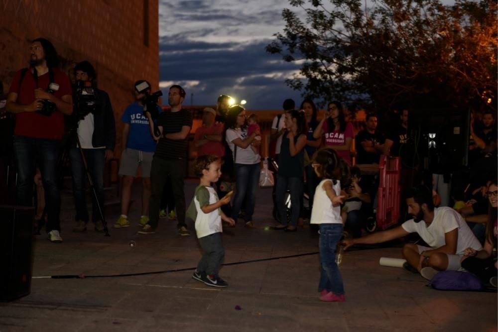 Los aficionados del UCAM lo celebran desde la universidad