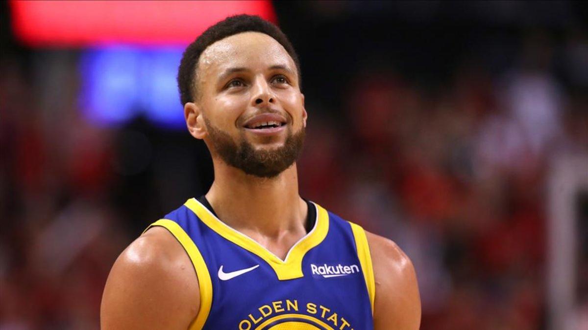 Curry aportó 23 puntos al partido