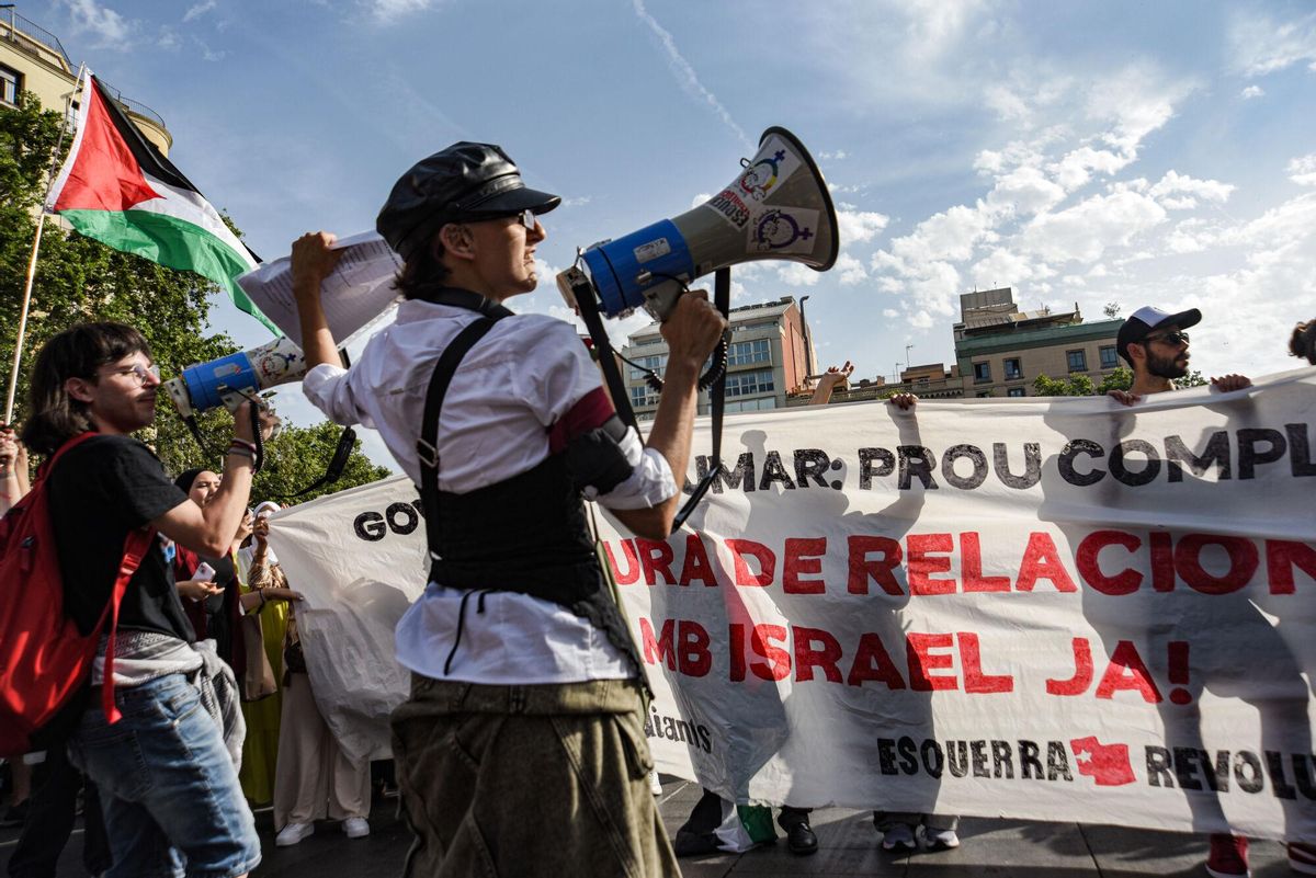 Miles de personasse manifiestan en Barcelona en solidaridad con el pueblo palestino bajo el lema de ¡Basta! Paremos el genocidio en Palestina