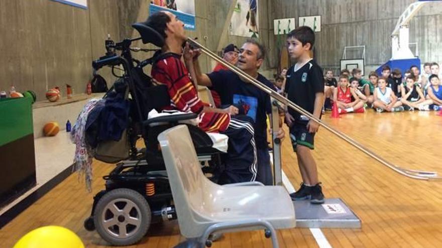 Deportistas del CO La Costera en la exhibición de boccia en Badalona.