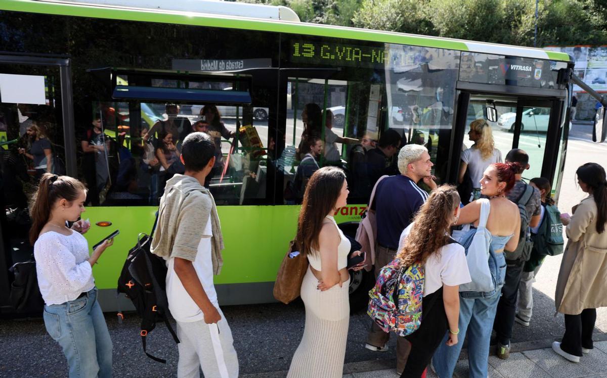 La mitad de accesos y arterias de tráfico soportan más de 10.000 vehículos al día | MARTA G. BREA