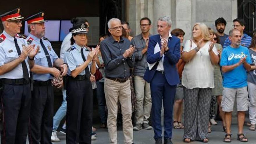 Girona es reuneix a la plaça del Vi per retre l&#039;homenatge