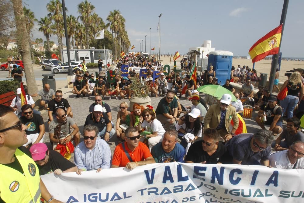 Protesta de Policías y guardias civiles en València