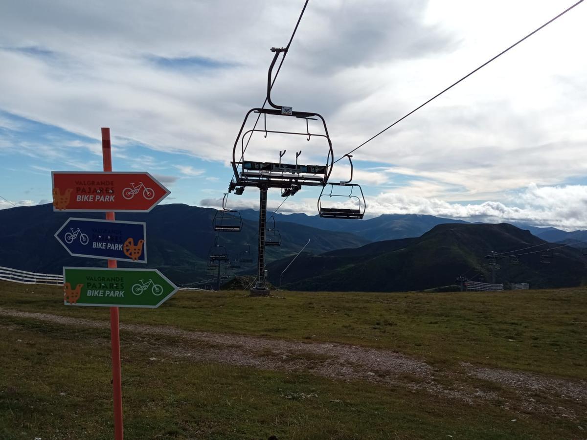 Señalización del "bikepark" de Valgrande-Pajares en una imagen de archivo