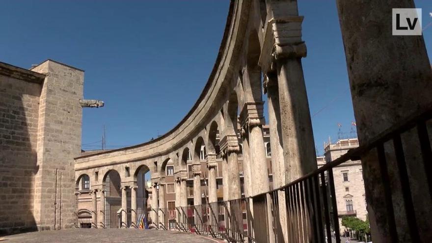 El mal estado de la fachada renacentista de la catedral de València