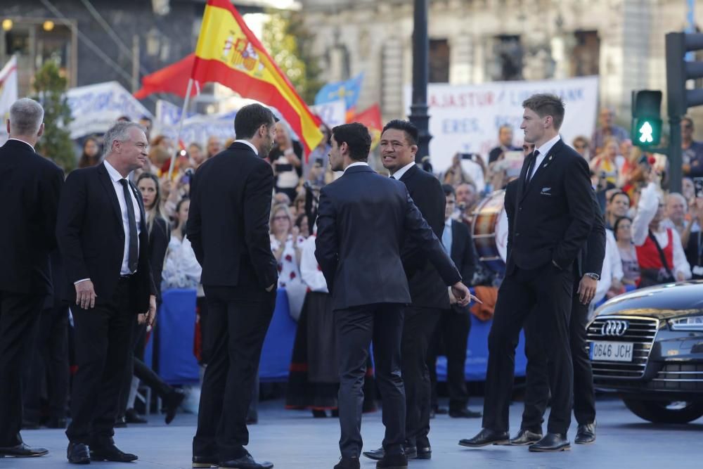 Desfile de los Reyes, personalidades y premiados en la alfombra azul