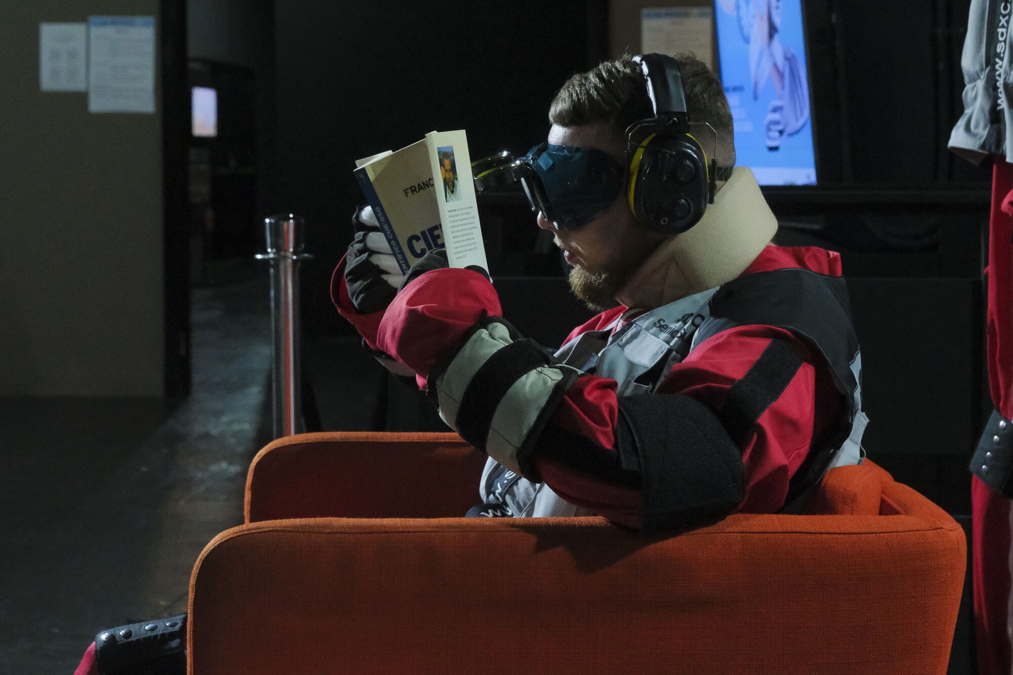 Traje en el Museo Elder que simula el envejecimiento