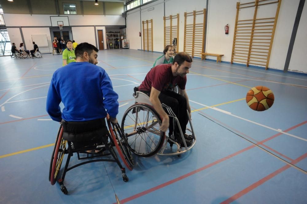 Estrenándose en el baloncesto en silla de ruedas