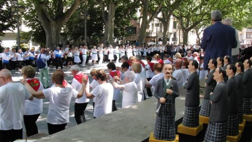 El 56è Aplec de la Sardana de Figueres reuneix tres cobles