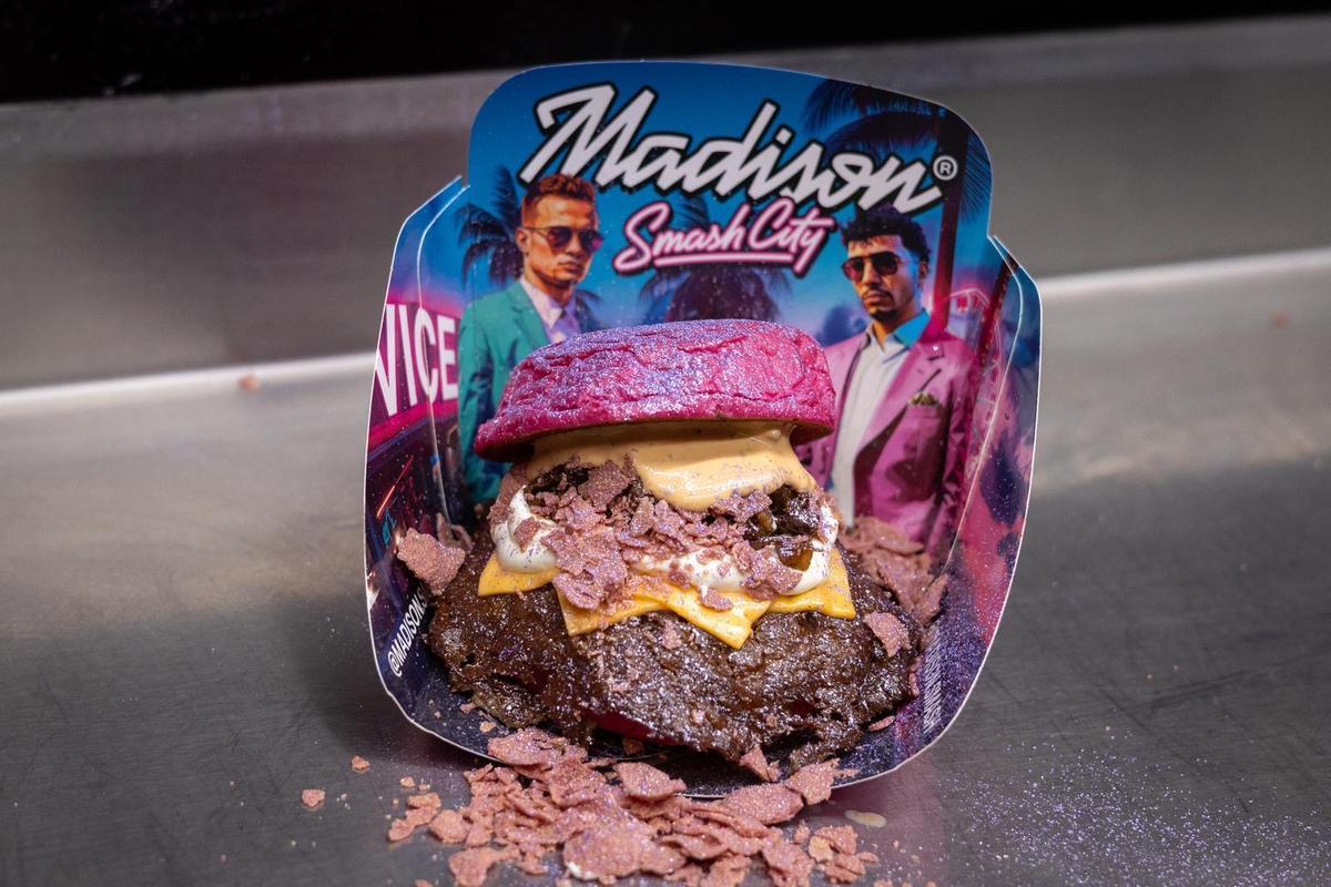 EN IMÁGENES | The Champions Burger aterriza en Puerto Venecia