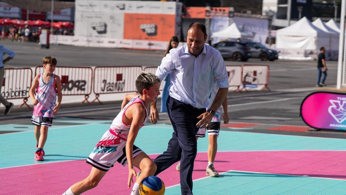 Montmeló (Barcelona). Bernardo Álvarez, conseller d'Esports de la Generalitat de Catalunya visita Graviteo, el festival de deportes urbanos organizado por El Periódico y SPORT, celebrado en el Circuit de Barcelona-Catalunya. 17 de julio de 2026. Deportes. AUTOR: ZOWY VOETEN