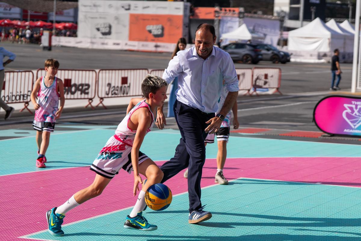 Montmeló (Barcelona). Bernardo Álvarez, conseller d'Esports de la Generalitat de Catalunya visita Graviteo, el festival de deportes urbanos organizado por El Periódico y SPORT, celebrado en el Circuit de Barcelona-Catalunya. 17 de julio de 2026. Deportes. AUTOR: ZOWY VOETEN