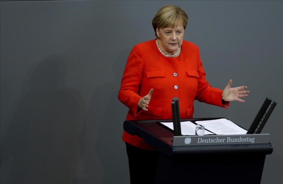 undefined45002319 german chancellor angela merkel delivers her speech during a180912112228