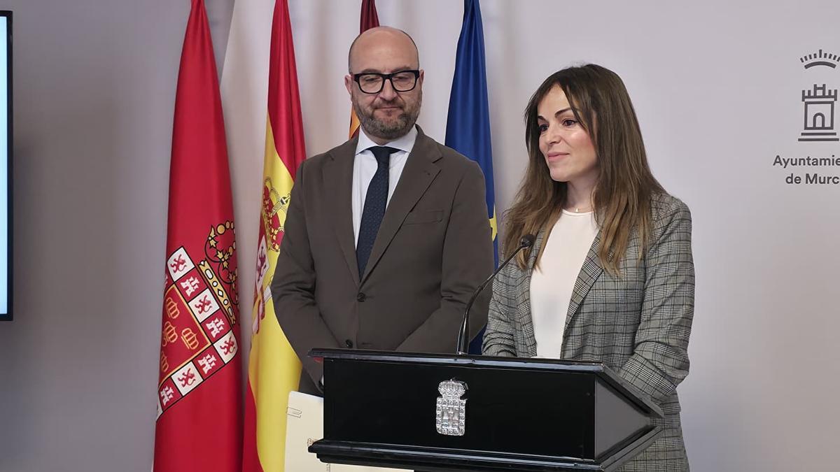 La vicealcaldesa, Rebeca Pérez, anunció la convocatoria junto al edil de Movilidad, Gestión Económica y Contratación, José Francisco Muñoz.