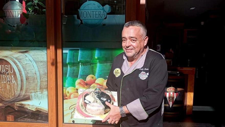 La alegría del gerente de La Montera Picona de Ramón, de Gijón, tras marcar un nuevo récord Guinness del queso de Cabrales: "Estamos en una nube"