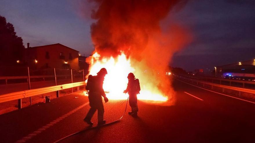 Ensurt per l&#039;incendi d&#039;un camió a Collbató