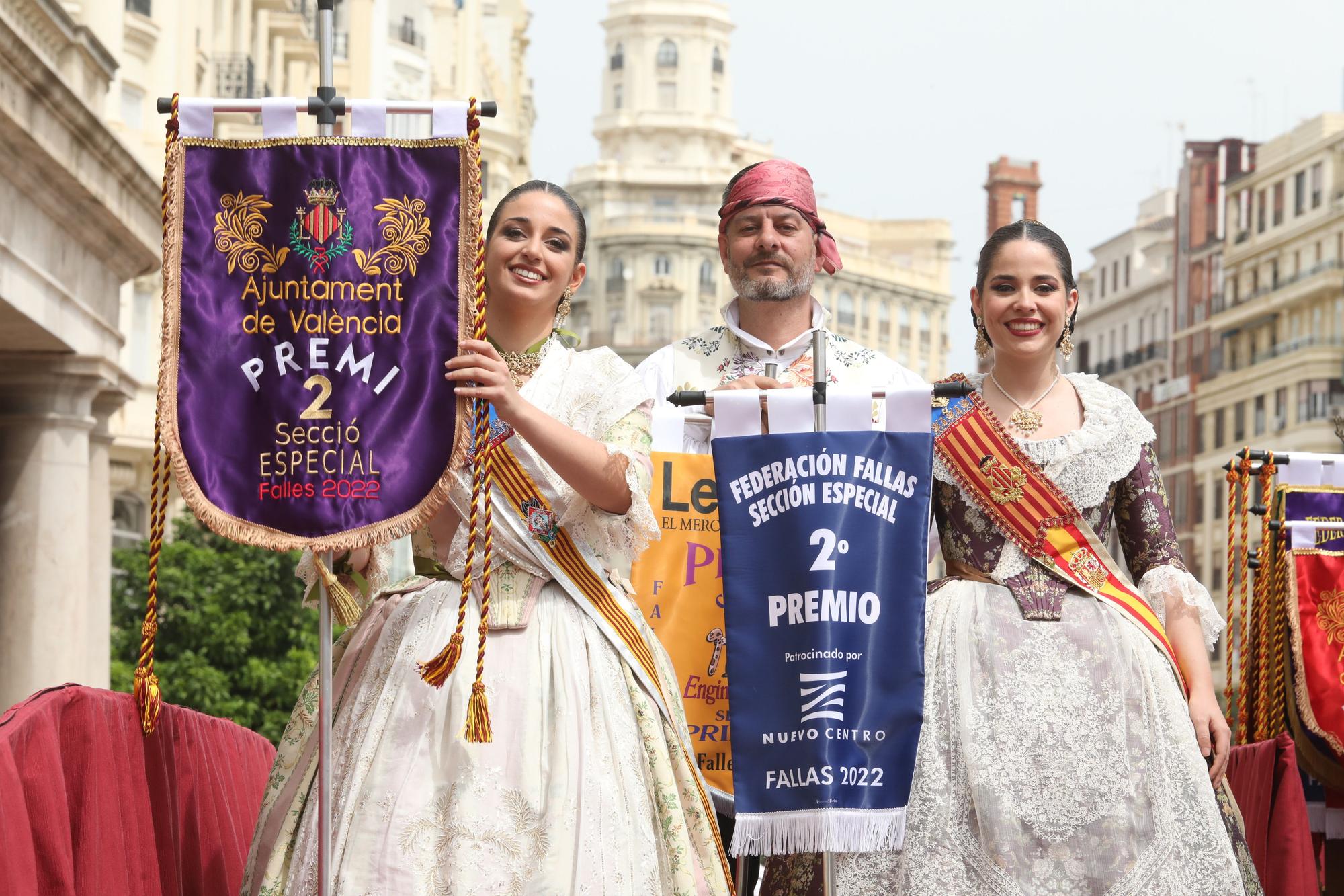 Carmen, la corte y falleras ilustres en la entrega de premios de las Fallas 2022