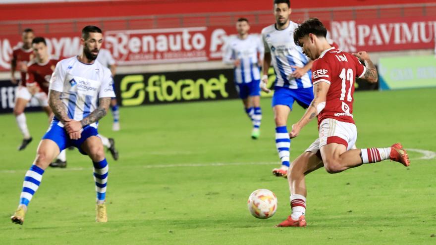 El Real Murcia gana a un Alcoyano al que puede golear (1-0)