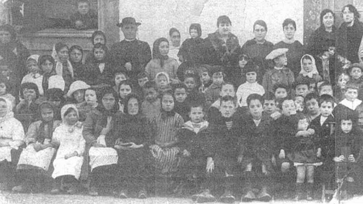 Don NicolĂĄs, un legado humanitario inmortalizado nunha rĂșa