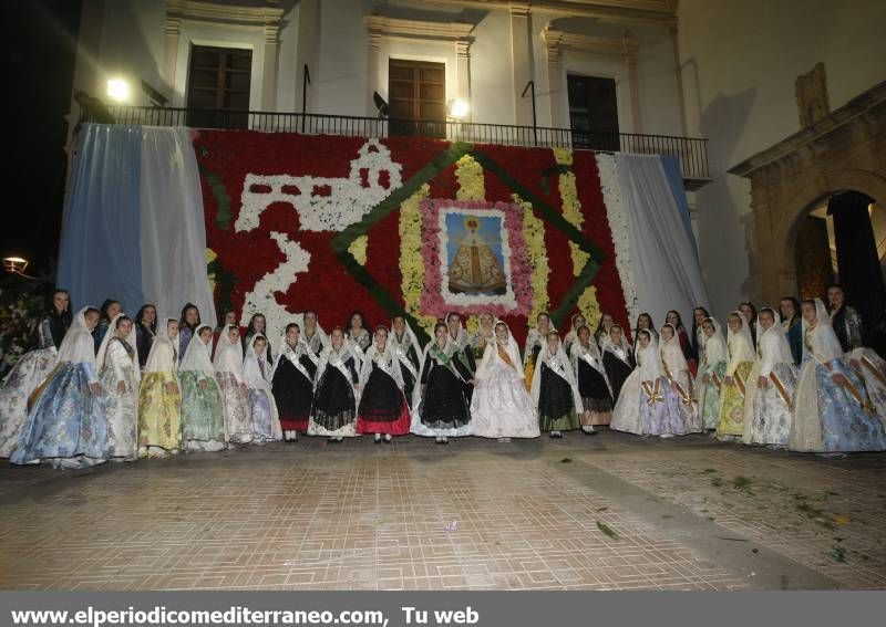 Galería de fotos --  La Ofrenda de Flores pudo con el frío y el viento