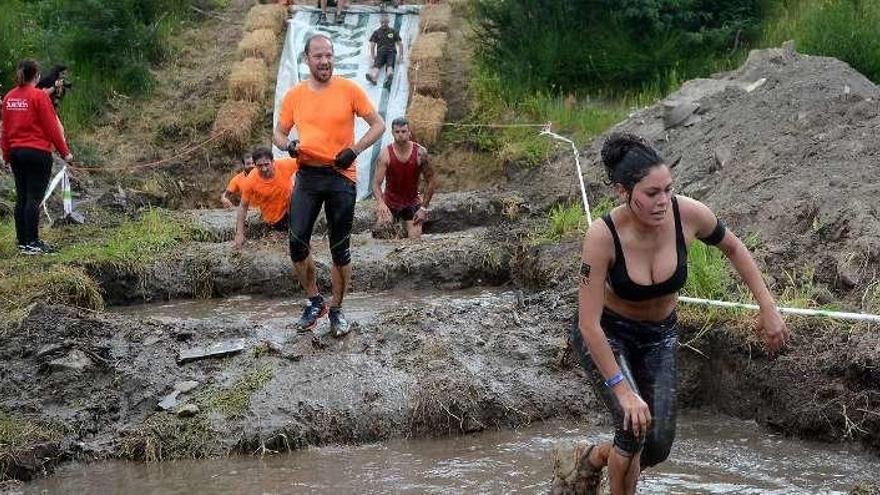 Participantes en la última Gladiator Race de Pontevedra. // R.V.