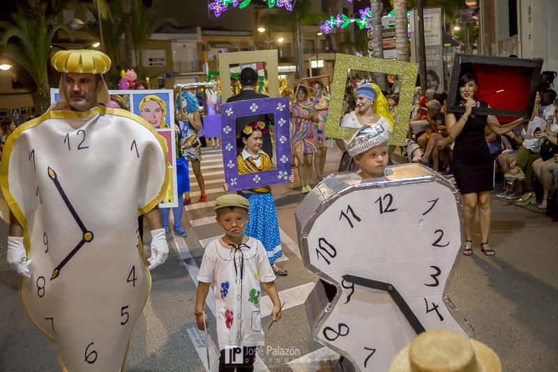 Una ola de color inunda las calles de La Nucía