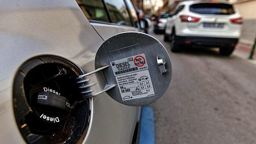 Un vehículo diésel estacionado en Palma.