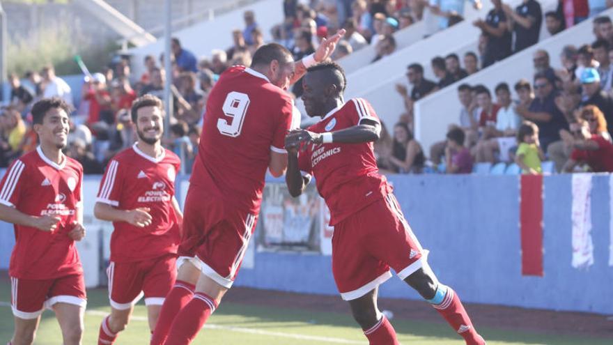 Los jugadores del Ibiza celebran un gol en una imagen de archivo