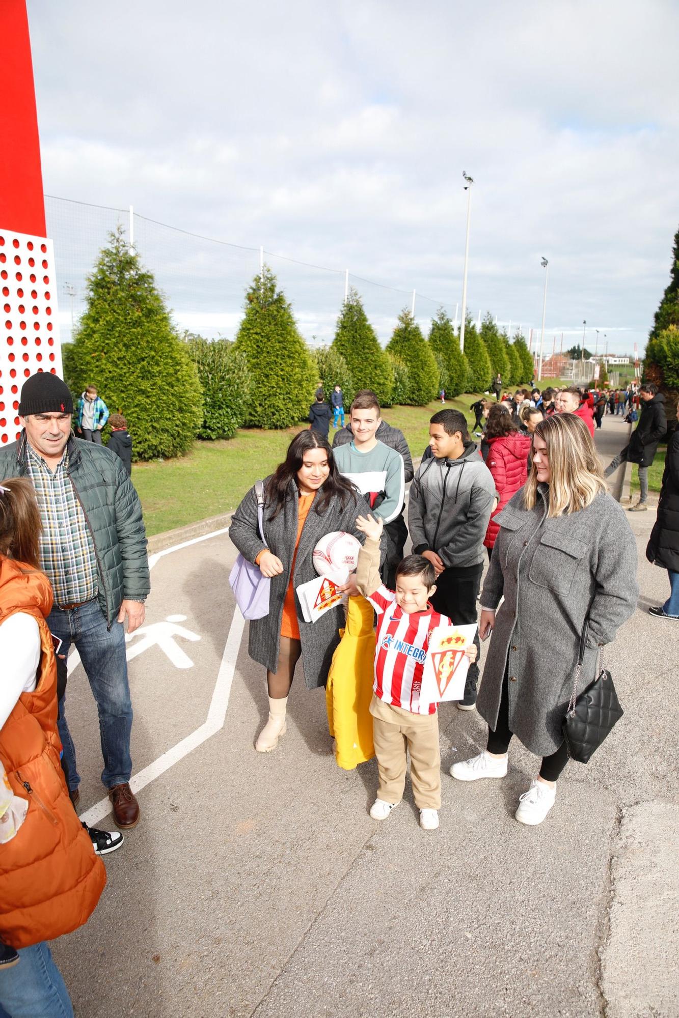 En imágenes: Así fue el encuentro entre aficionados y jugadores del Sporting