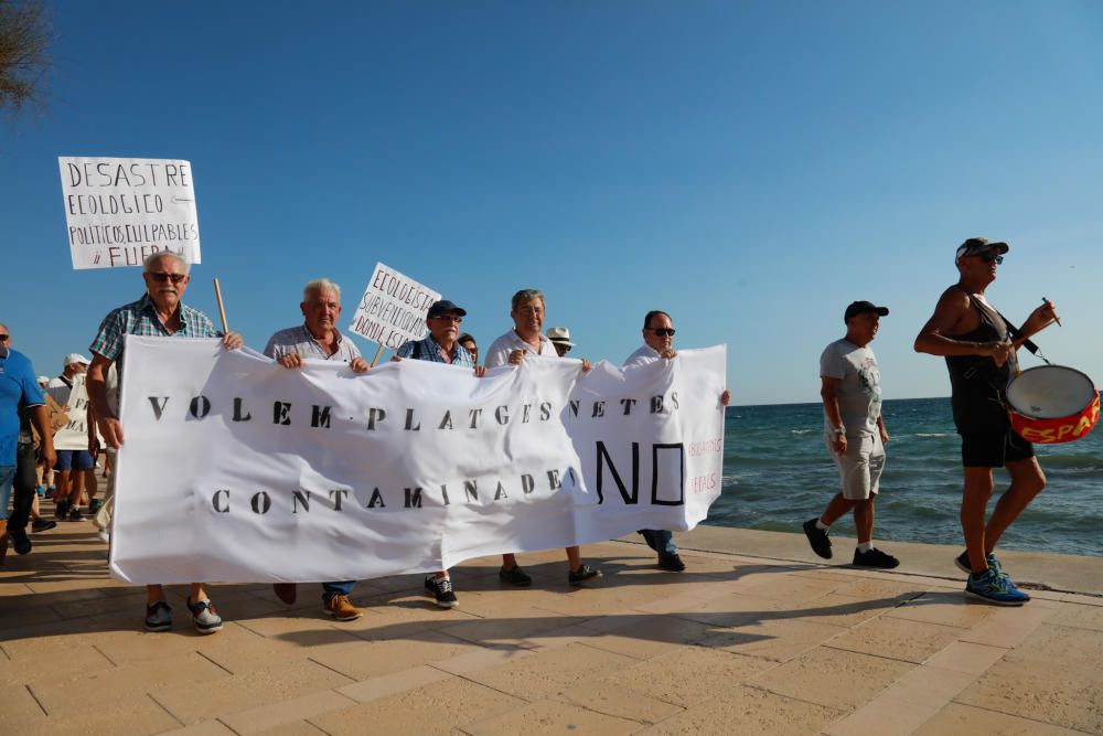 Manifestación para pedir "playas limpias" en Palma