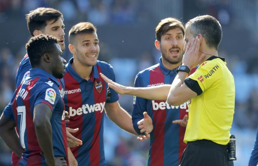 El Celta - Levante, en imágenes. // M.G. Brea | R. Grobas | EFE