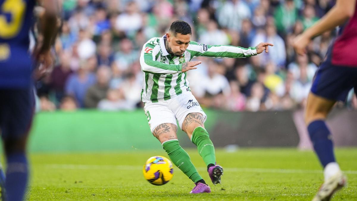 Chimy Avila of Real Betis in action during the Spanish league, LaLiga EA Sports, football match played between Real Betis and FC Barcelona at Benito Villamarin stadium on December 7, 2024, in Sevilla, Spain. AFP7 07/12/2024 ONLY FOR USE IN SPAIN. Joaquin Corchero / AFP7 / Europa Press;2024;Soccer;Sport;ZSOCCER;ZSPORT;Real Betis v FC Barcelona - LaLiga EA Sports;