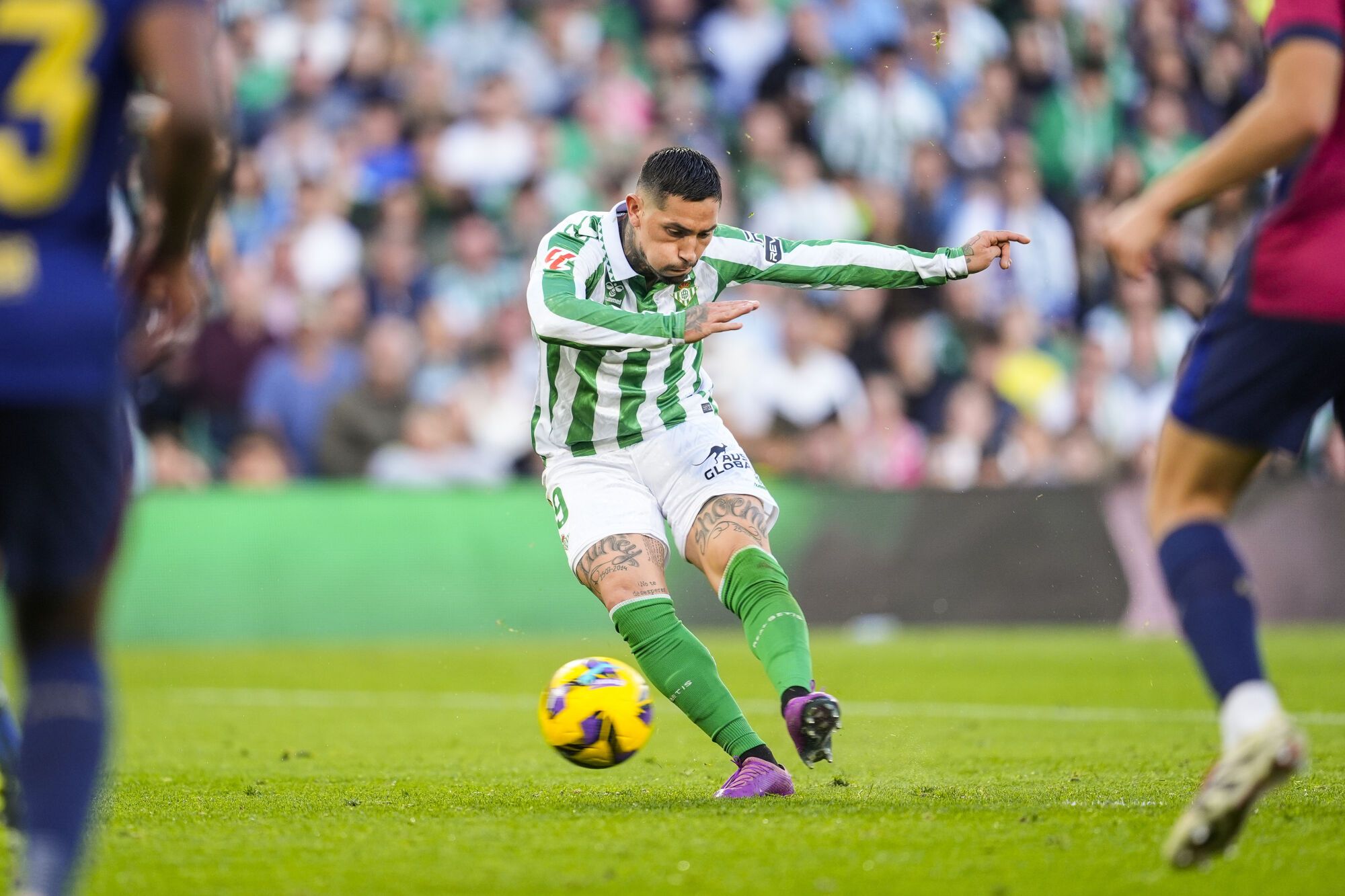 Chimy Avila of Real Betis in action during the Spanish league, LaLiga EA Sports, football match played between Real Betis and FC Barcelona at Benito Villamarin stadium on December 7, 2024, in Sevilla, Spain. AFP7 07/12/2024 ONLY FOR USE IN SPAIN. Joaquin Corchero / AFP7 / Europa Press;2024;Soccer;Sport;ZSOCCER;ZSPORT;Real Betis v FC Barcelona - LaLiga EA Sports;