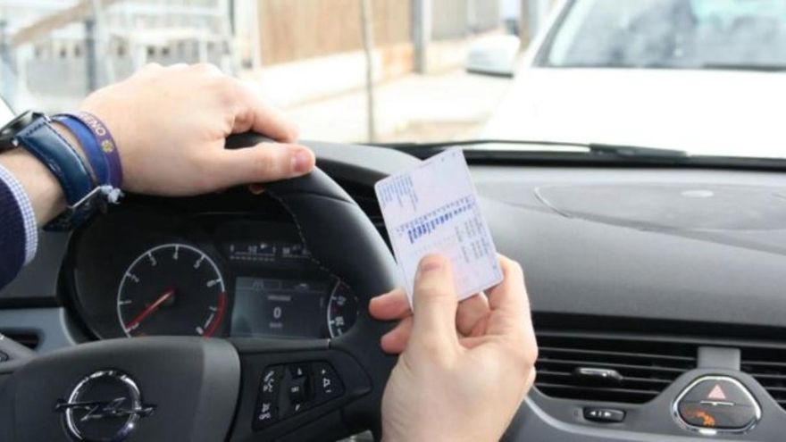 Aviso de la DGT. Si tu coche está en esta lista no podrás circular más de ocho días al mes a partir de octubre