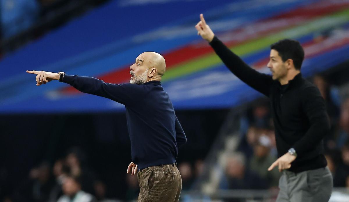 Mikel Arteta y Pep Guardiola, en un Manchester City - Arsenal