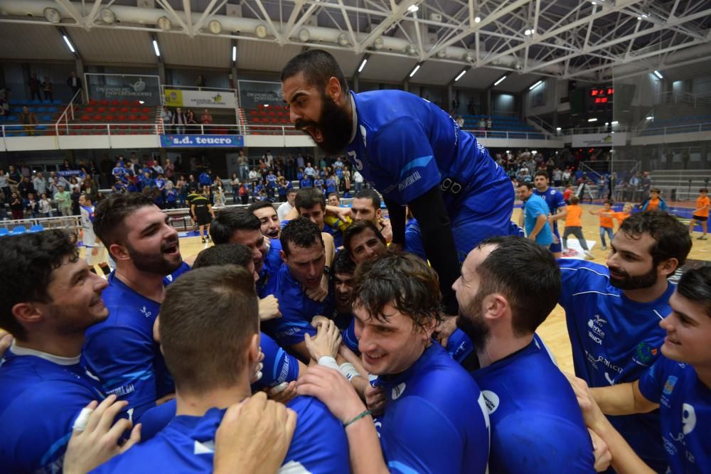 Oda al balonmano con premio para el Teucro